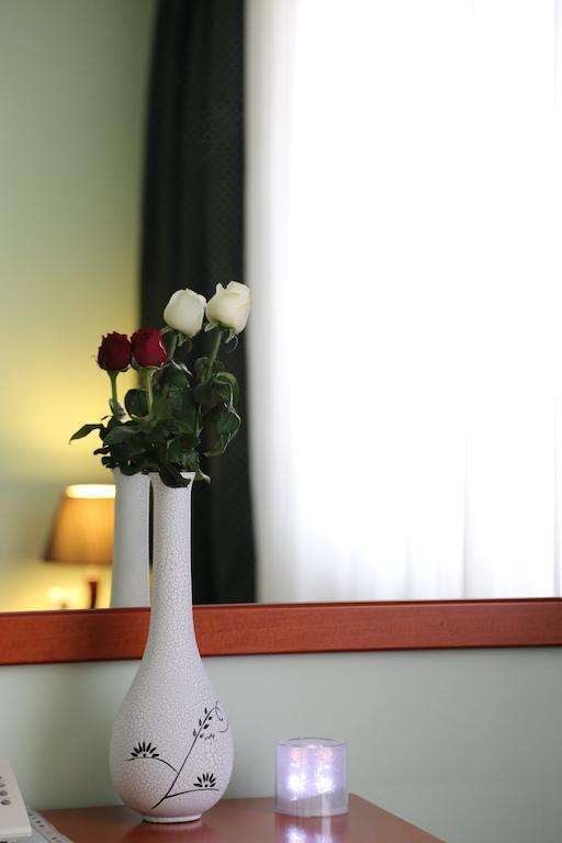 Hotel Apollonia Pristina Zimmer foto