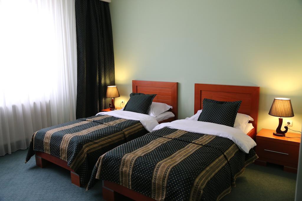 Hotel Apollonia Pristina Zimmer foto