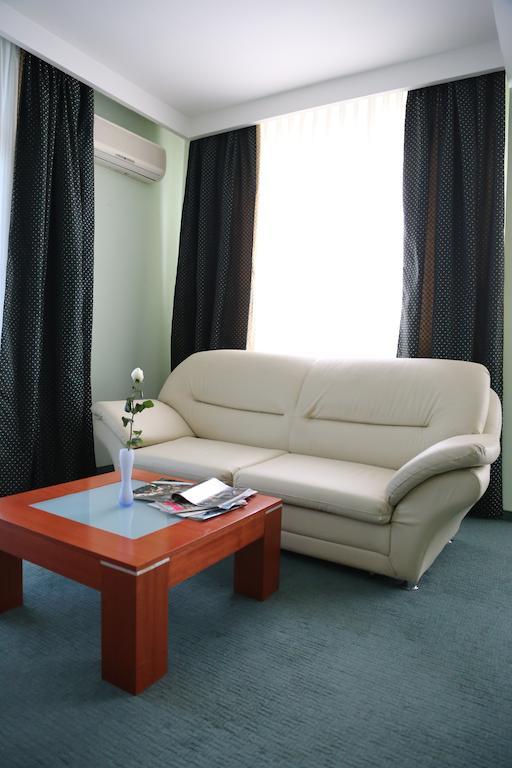 Hotel Apollonia Pristina Zimmer foto