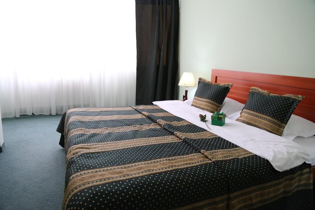 Hotel Apollonia Pristina Zimmer foto