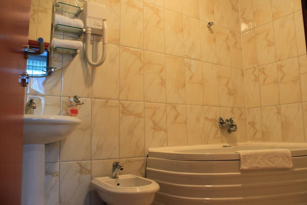 Hotel Apollonia Pristina Zimmer foto